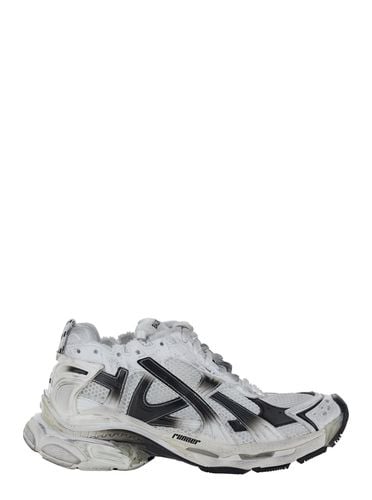 Runner Low Top Sneakers With Logo Embroidery In Mesh And Nylon Man - Balenciaga - Modalova