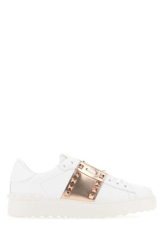 White Leather Rockstud Untitled Sneakers With Gold Rose Band - Valentino Garavani - Modalova