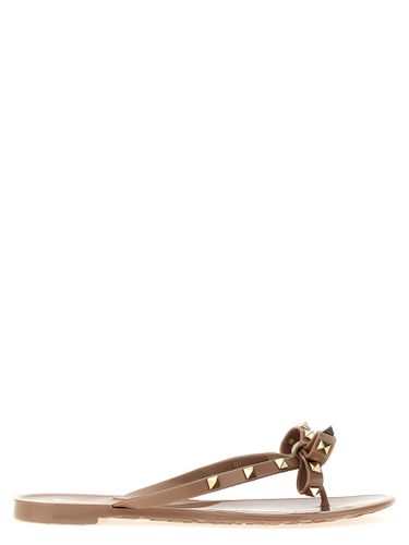 Rockstud Thong Sandals - Valentino Garavani - Modalova