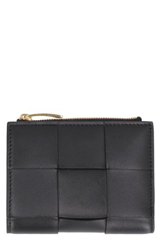 Cassette Intrecciato Bi-fold Wallet - Bottega Veneta - Modalova