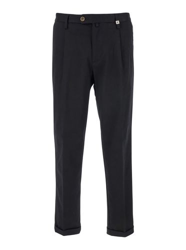 Tailored Pants With Pleated Details In Cotton Man - Myths - Modalova