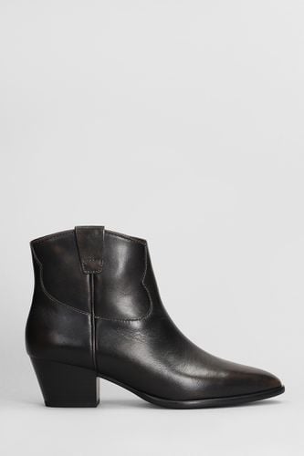 Fame Texan Ankle Boots In Leather - Ash - Modalova