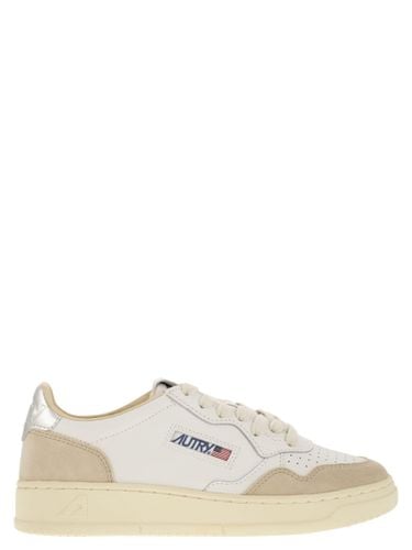 Medalist Low - Leather Sneakers - Autry - Modalova