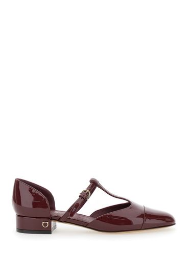 Lainette Ballet Shoes With T-strap And Round Toe In Leather Woman - Ferragamo - Modalova