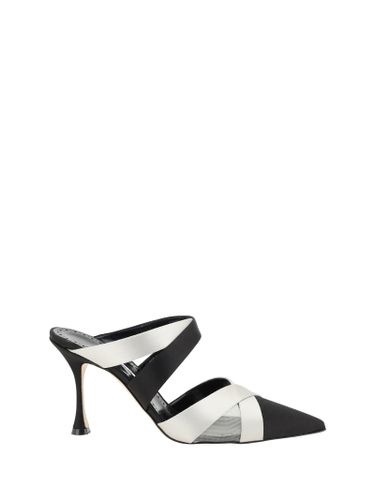 Manolo Blahnik Oyounak Pumps - Manolo Blahnik - Modalova