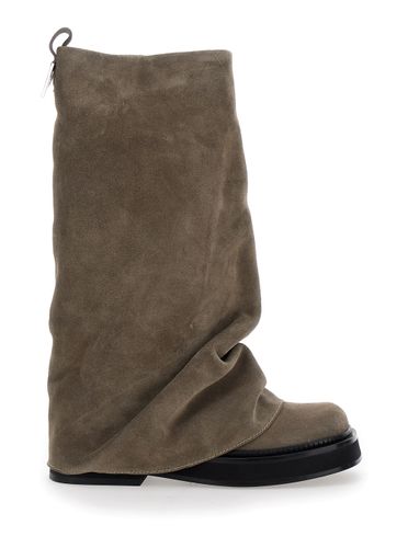 Robin Boots With Logo Plaque On The Rear And Pull-tab At The Heel In Suede Leather Woman - The Attico - Modalova