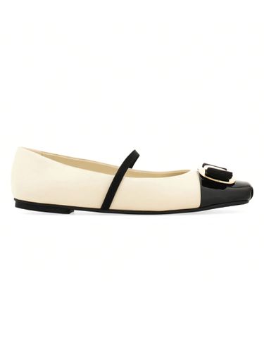 New Vara Plate Bicolor Ballet Flat - Ferragamo - Modalova