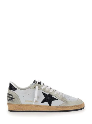 Ball Star White Low Top Sneakers With Star And Used Effect In Leather And Suede Man - Golden Goose - Modalova