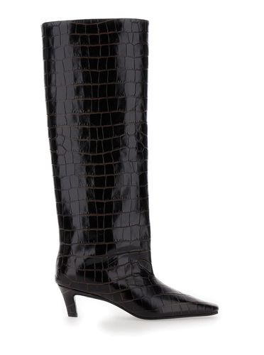 The Wide Shaft Pull-on Boots With Low Heel In Crocodile-embossed Leather Woman - Totême - Modalova