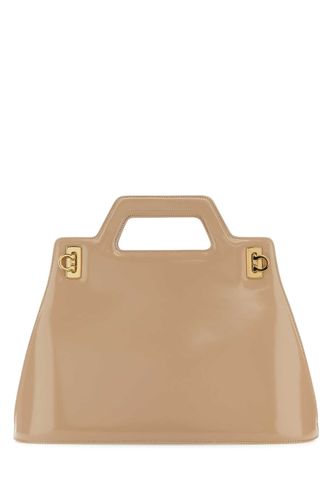 Skin Pink Leather Wanda M Handbag - Ferragamo - Modalova