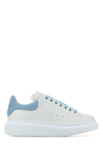 White Leather Sneakers With Pastel Light Blue Suede Heel - Alexander McQueen - Modalova