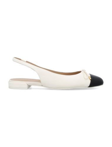 Sleek Bow Slingback Flat - Stuart Weitzman - Modalova