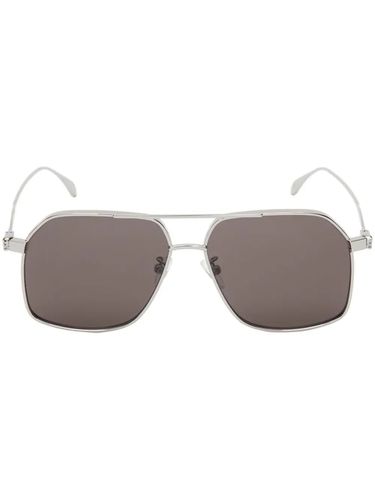 Skull Angle Caravan Sunglasses In Ruthenium/smoke - Alexander McQueen - Modalova