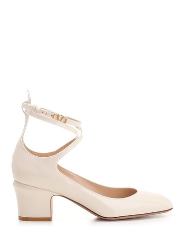 Tan-go Patent Leather Pumps - Valentino Garavani - Modalova