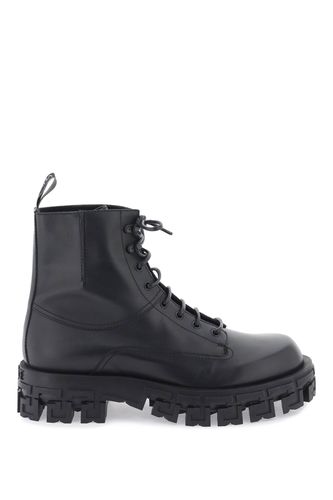 Versace greca Portico Combat Boot - Versace - Modalova