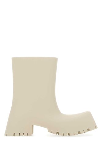 Ivory Rubber Trooper Boots - Balenciaga - Modalova