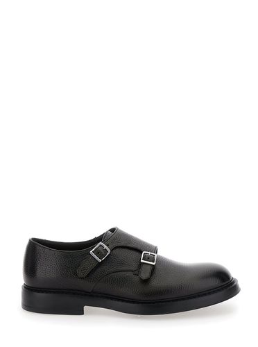 Monks Shoes With Double Buckle In Hammered Leather Man - Doucal's - Modalova