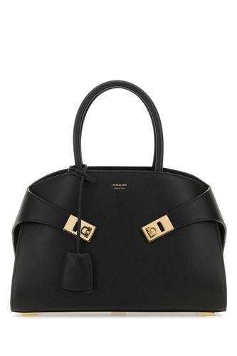 Black Leather Medium Hug Handbag - Ferragamo - Modalova
