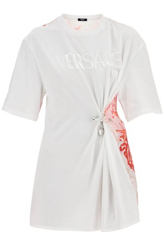 Versace Logo Pinned T-shirt - Versace - Modalova