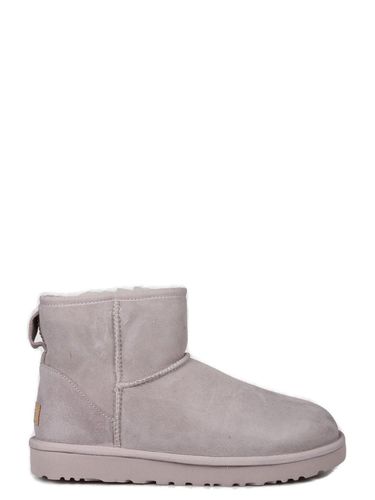 Classic Mini Ii Logo-patch Ankle Boots - UGG - Modalova