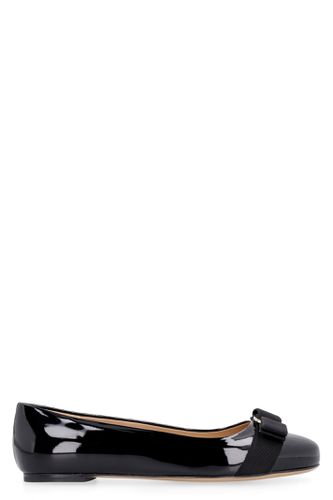 Varina Patent Leather Ballet Flats - Ferragamo - Modalova