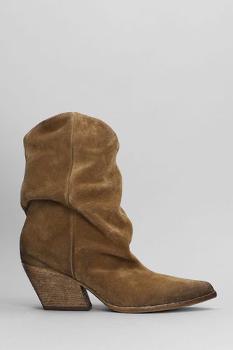 Low Heels Ankle Boots In Suede - Elena Iachi - Modalova