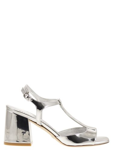 Flareblock - Mirrored Leather T-sandal - Stuart Weitzman - Modalova