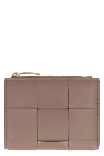 Cassette Bi-fold Wallet - Bottega Veneta - Modalova