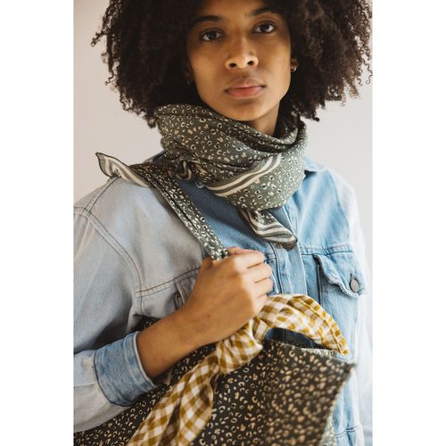 Grande Foulard Stampato Leopard - gabrielle paris - Modalova