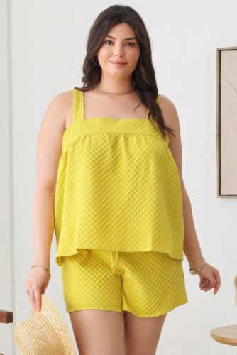 Plus Size Textured Top Elastic Waist Short Sets - KandyKouture - Modalova