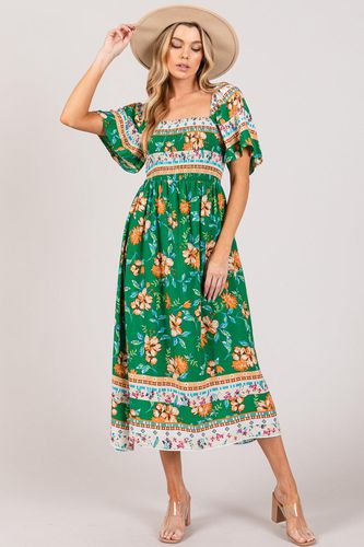 SAGE + FIG Printed Smocked Short Sleeve Midi Dress - Trendsi - Modalova