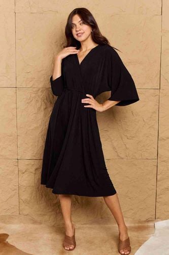 OneTheLand Make Your Move Solid Surplice Midi Dress - Trendsi - Modalova