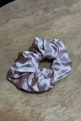 Scrunchie - Lotus Rose - TeeShoppen - TeeShoppen - Modalova