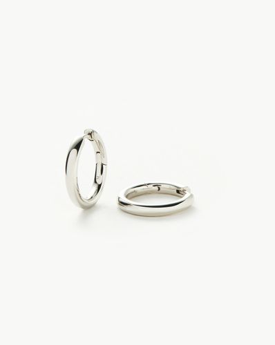 Classic Tunnel Small Hoop Earrings | Silver Plated - Missoma - Modalova