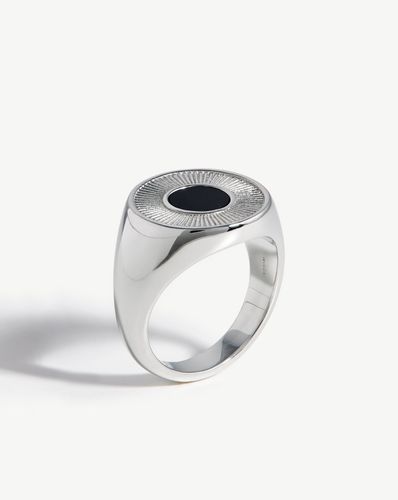 Fused Round Signet Ring | Sterling Silver/Black Spinel - Missoma - Modalova