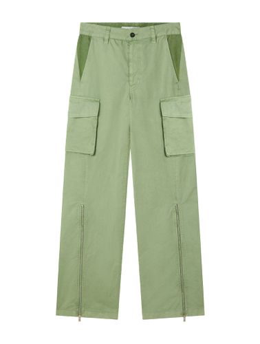 Stella McCartney Paris Ready to Wear Spring Summer White trouser suit with  silk wide legged trousers and buttoned jacket Stock Photo - Alamy