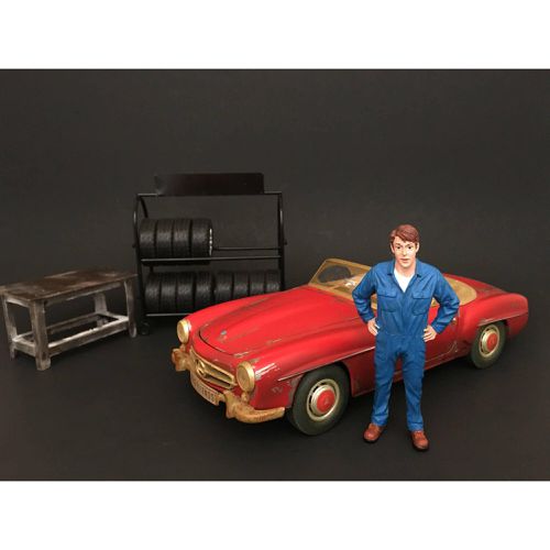 Figurine - Mechanic John Inspecting For 1/18 Scale Models, 4 inch - American Diorama - Modalova
