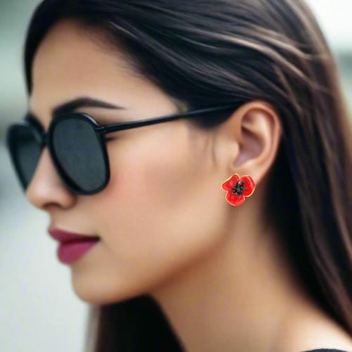 Gold Plated Red Poppy Stud Earrings - Georgia Charal - Modalova