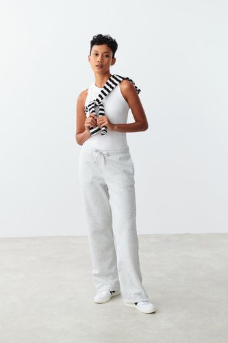 Basic straight sweatpants - Gina Tricot - Modalova