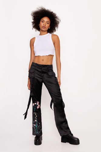 Womens Satin Embroidered Strappy Cargo trousers - - 6 - Nasty Gal - Modalova