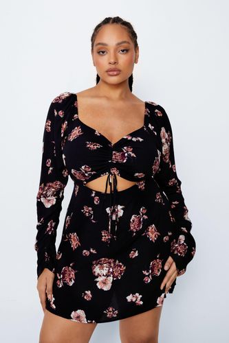 Womens Plus Size Floral Ruched Skater Dress - - 22 - Nasty Gal - Modalova