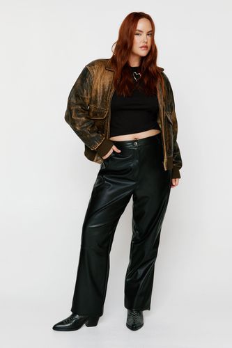 Womens Plus Size Faux Leather Straight Leg trousers - - 24 - Nasty Gal - Modalova