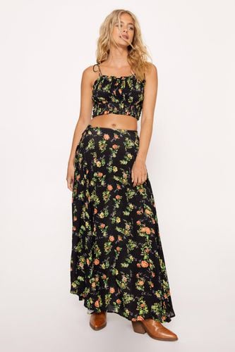 Womens Floral Tiered Crinkle Maxi Skirt - - 4 - Nasty Gal - Modalova