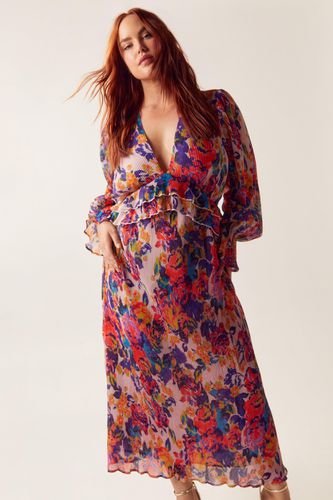 Womens Plus Size Floral Print Pleated Maxi Dress - - 18 - Nasty Gal - Modalova