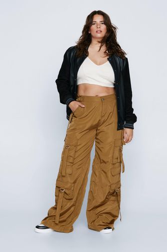 Womens Plus Size Nylon Wide Leg Straight Pocket Cargo trousers - - 22 - Nasty Gal - Modalova