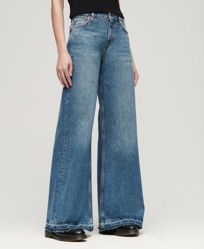 Ladies Slim Fit Raw Hem Wide Leg Flare Jeans, , Size: 27/32 - Superdry - Modalova