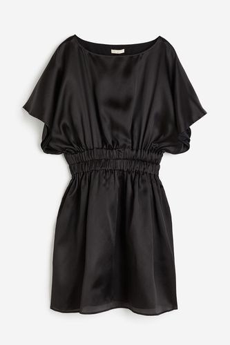 Seidenkleid mit gesmokter Taille Schwarz, Alltagskleider in Größe M. Farbe: - H&M - Modalova