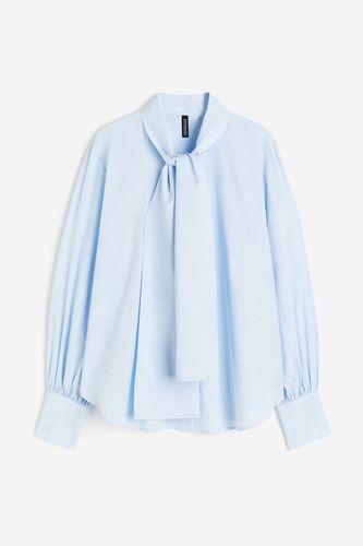 Bluse mit Schleifenkragen Hellgrau, Blusen in Größe M. Farbe: - H&M - Modalova