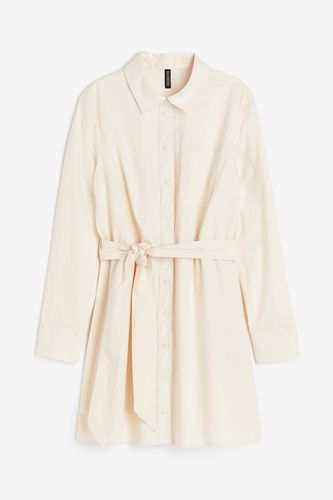 Blusenkleid mit Bindegürtel Hellbeige, Alltagskleider in Größe XXS. Farbe: - H&M - Modalova