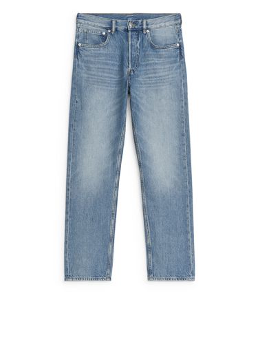 Legere, konisch zulaufende Jeans von COAST Verwaschenes Blau, Straight in Größe 28/32. Farbe: - Arket - Modalova